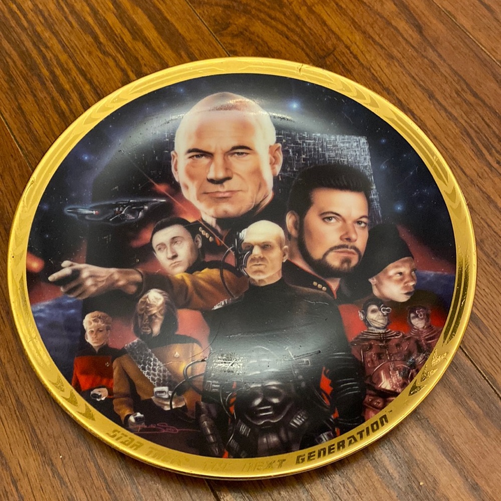 Star Trek Best of Both Worlds Decorative Plate